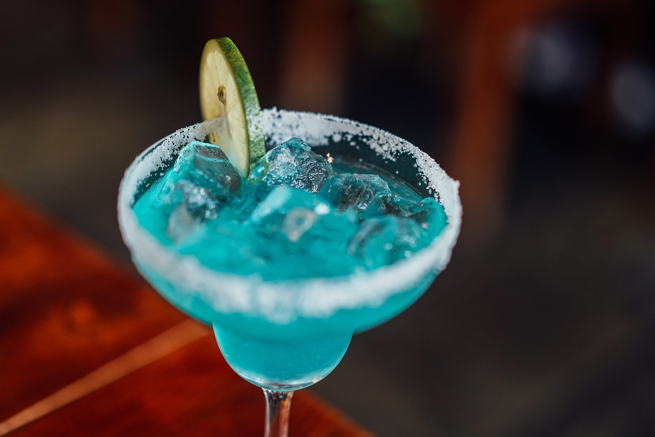 descubre la experiencia única de un bar móvil que transforma cualquier evento en una celebración inolvidable. ofrecemos una amplia selección de bebidas y cócteles personalizados, perfectos para fiestas, bodas y eventos corporativos.