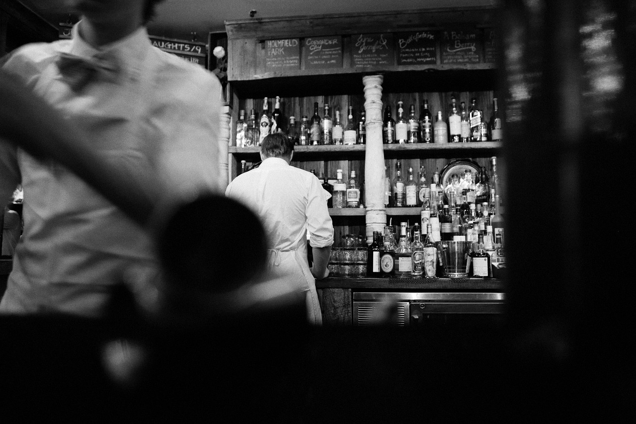descubre la experiencia única de un bar móvil que lleva la fiesta a donde tú quieras. disfruta de cócteles personalizados, ambiente festivo y un servicio excepcional para tus eventos. ¡haz que tu celebración sea inolvidable!
