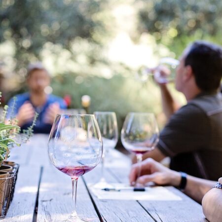 Cómo crear experiencias de degustación inolvidables en tu bar
